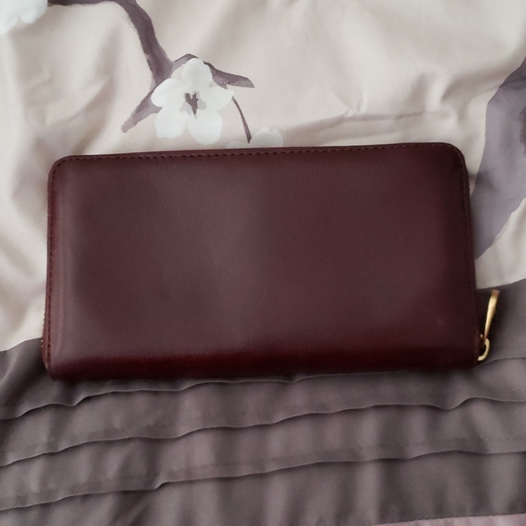 Marc Jacobs LARGE wallet. - Picture 2 of 4